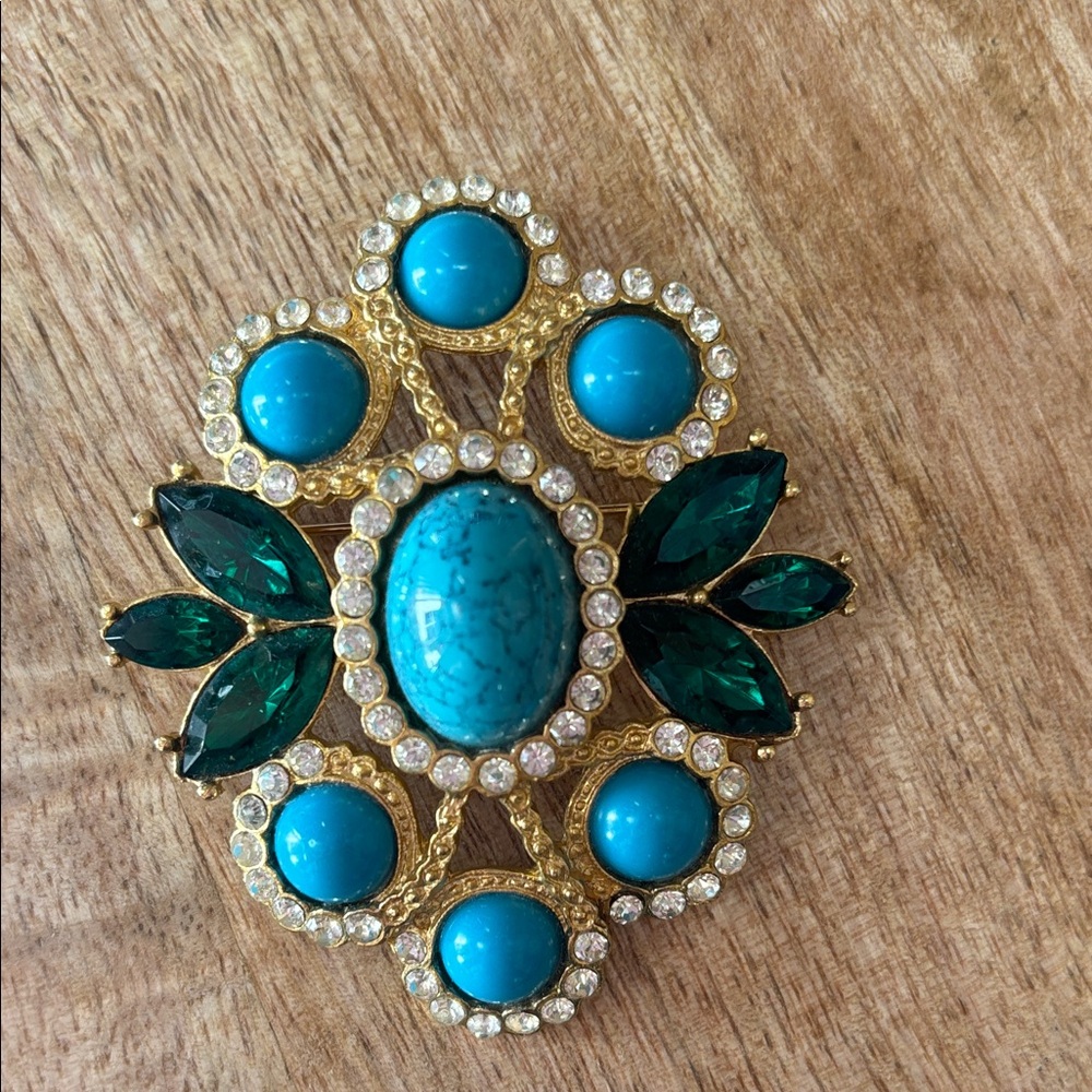 Maharani’s Sarah Coventry 1969 brooch or pendant